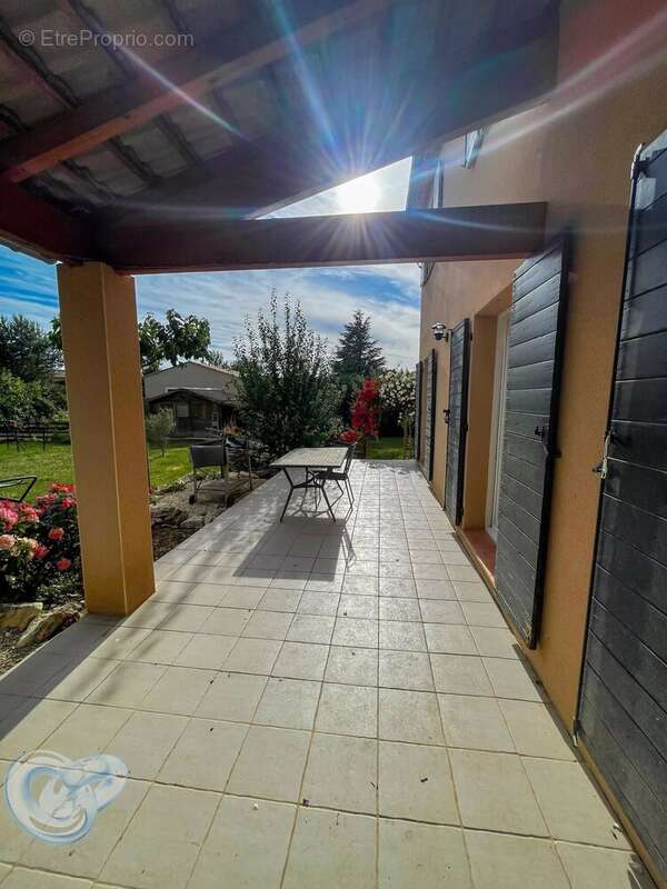 AUREL (84) - Grande maison récente de 170 m² avec 7 chambres sur 1600 m² de Terrain - - photo 4