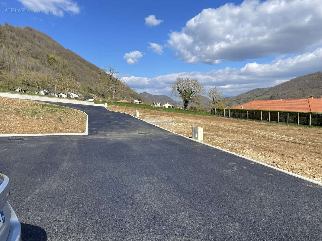 Terrain à CHIRENS