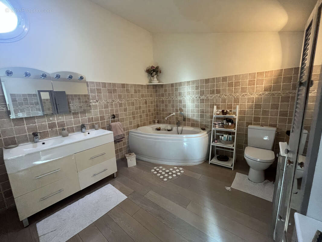 Maison à SAINT-QUENTIN-LA-POTERIE