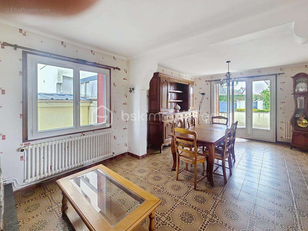 Maison à OZOIR-LA-FERRIERE