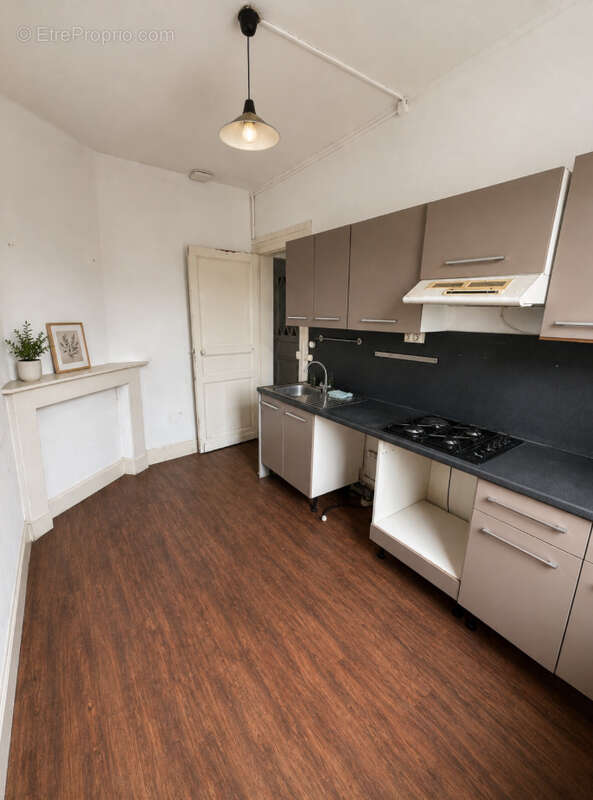 Maison lumineuse de 126 m2 avec 4 chambres et garage à La Sentinelle - photo 4