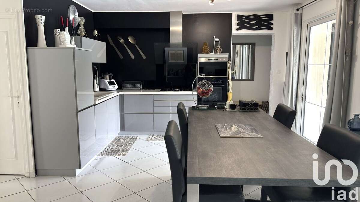Maison 206 m² à Saint-Martin-D'ardeche  - photo 8