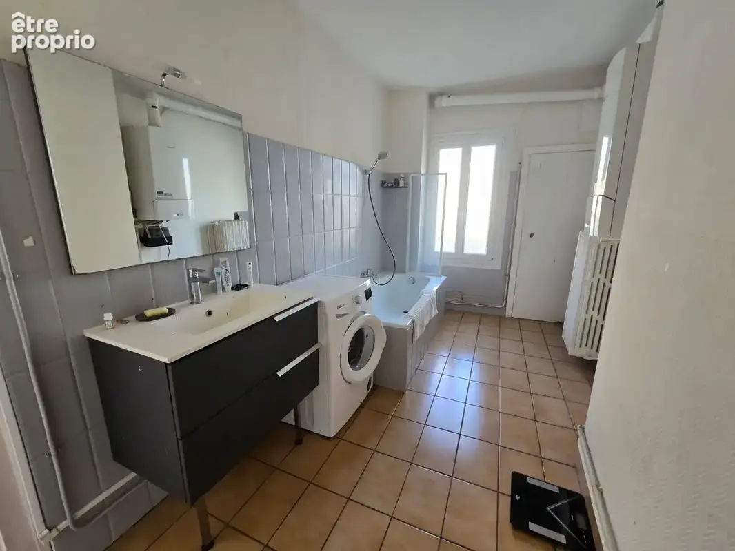 Appartement 3 pièces de 73m2 à rénover entièrement - Boulevard de Châteaudun à Orléans - photo 4