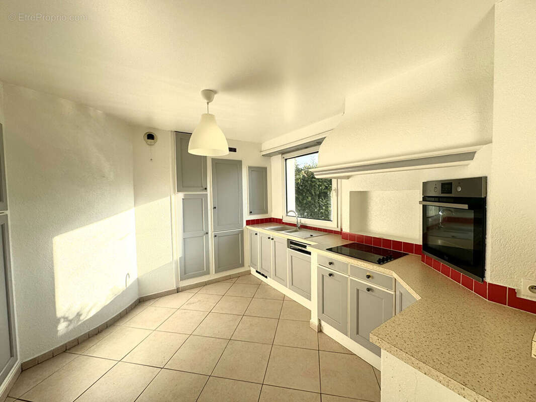 Appartement 82 m² à Annemasse  - photo 2