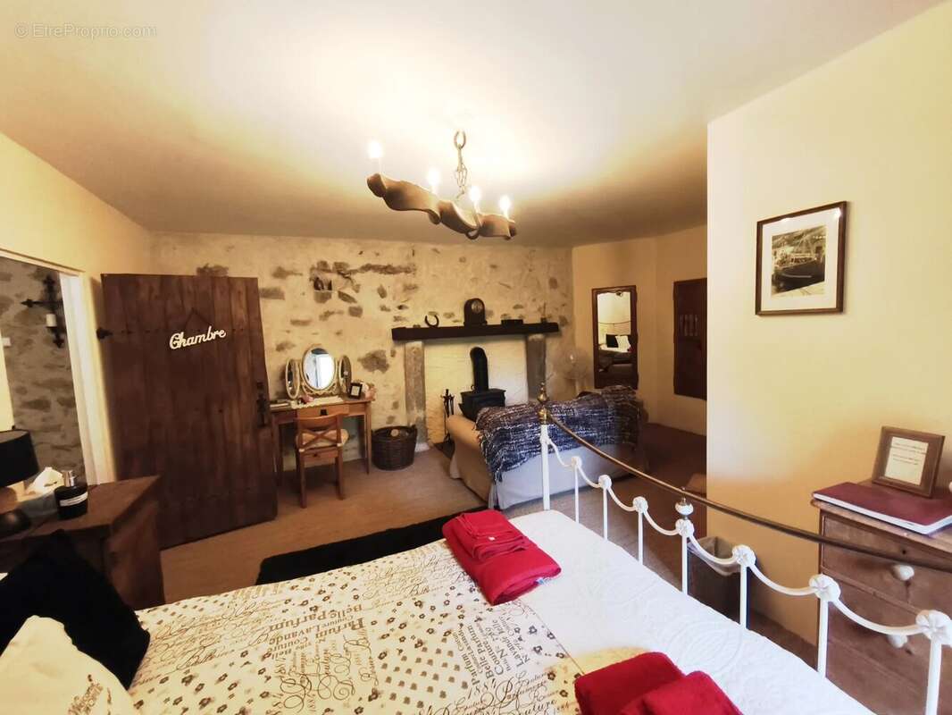 Domaine de Campagne Élégant du XIIIe Siècle avec Bois, Camping & Dépendances - photo 14