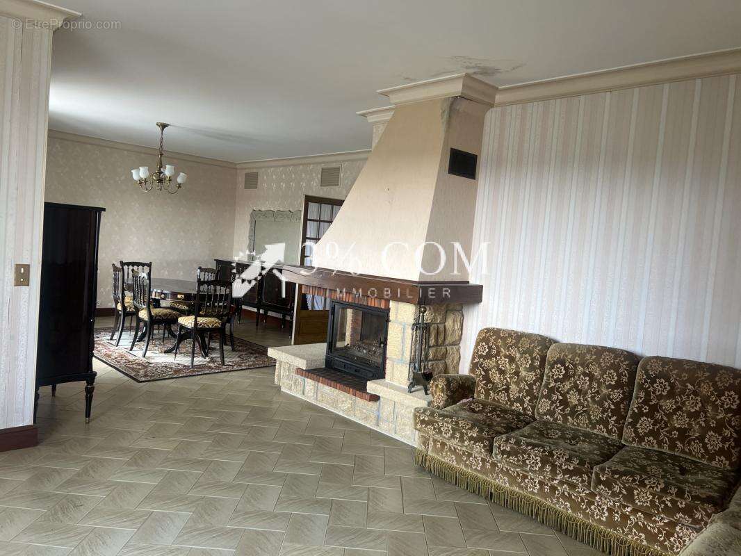3%. com immobilier à  saint savin - photo 7
