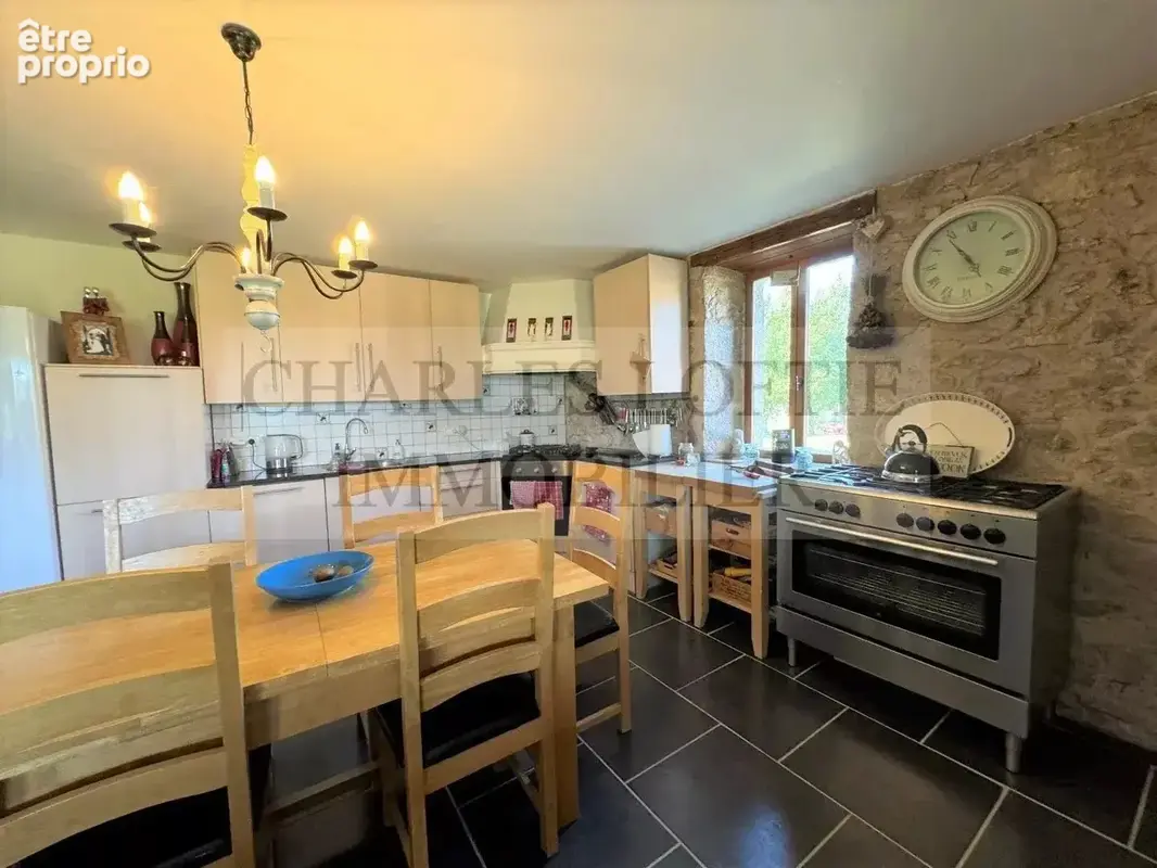 Superbes vues et joli emplacement pour cette maison en pierre, rénovée - photo 10