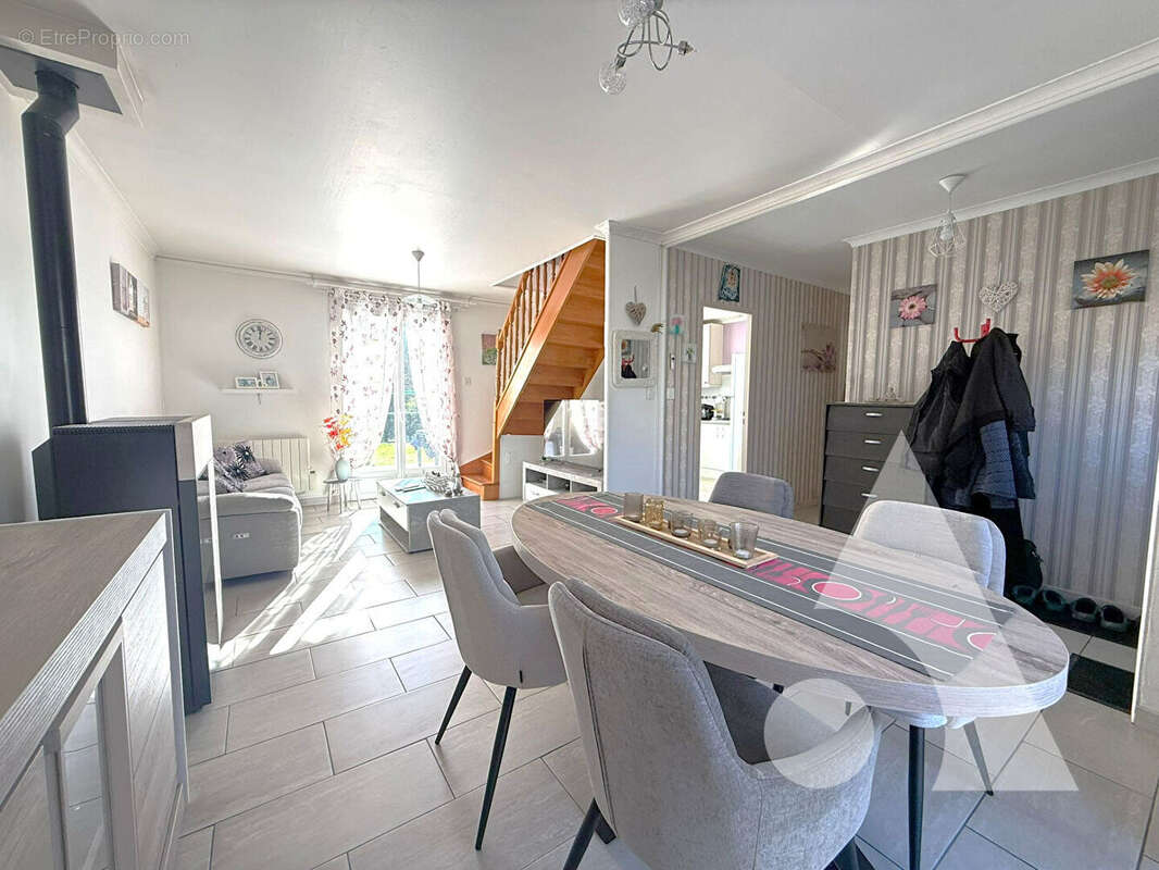 Maison à ESTREES-SAINT-DENIS
