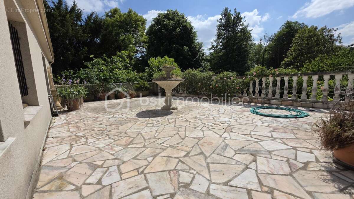 Maison à VARENNES-JARCY