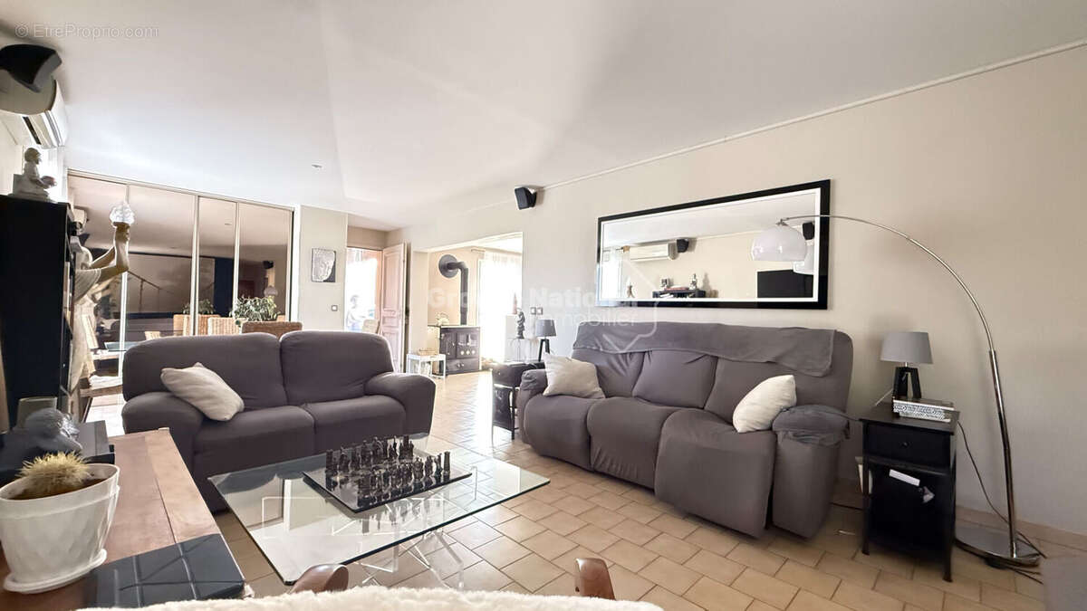 Exclusivité - Maison - Espace et potentiel - photo 7