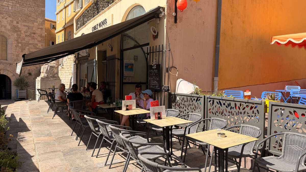 A vendre fonds de commerce bar-brasserie-glacier 96 m2 licence iv idealement situe dans le centre de hyeres - photo 3