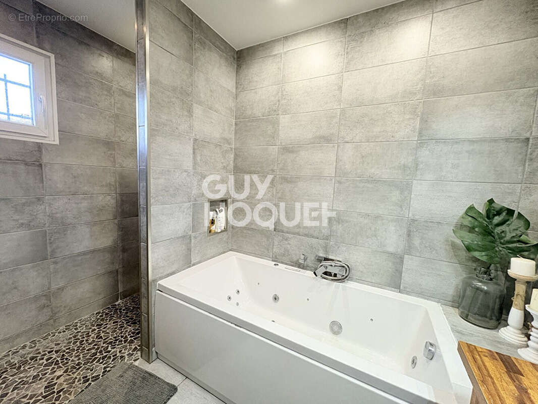 Maison à VILLENAVE-D&#039;ORNON