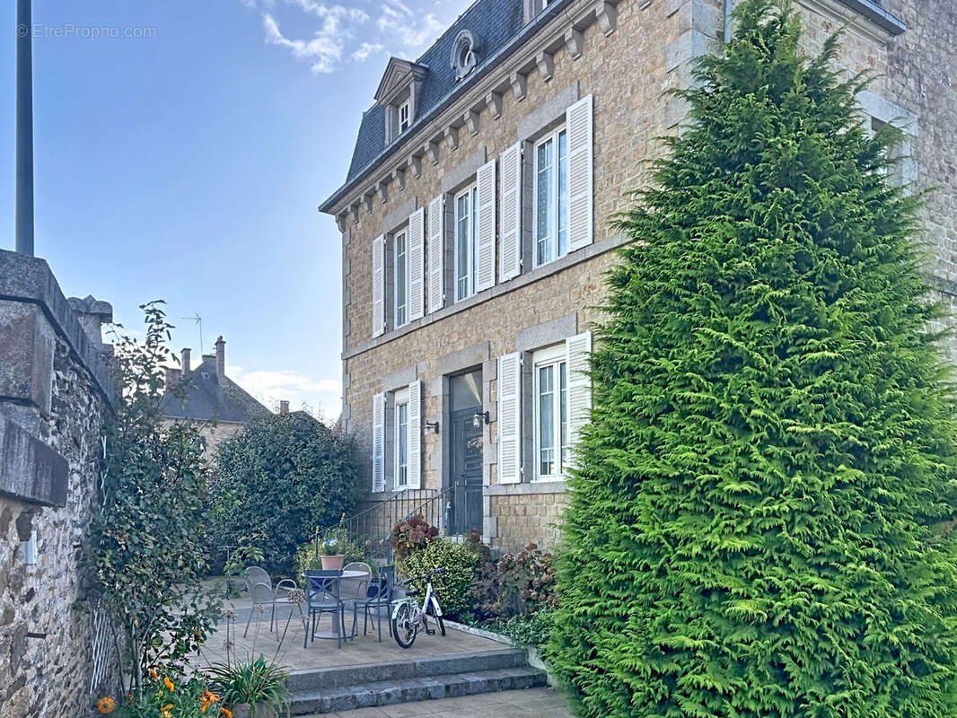 Maison à SAINT-HILAIRE-DU-HARCOUET