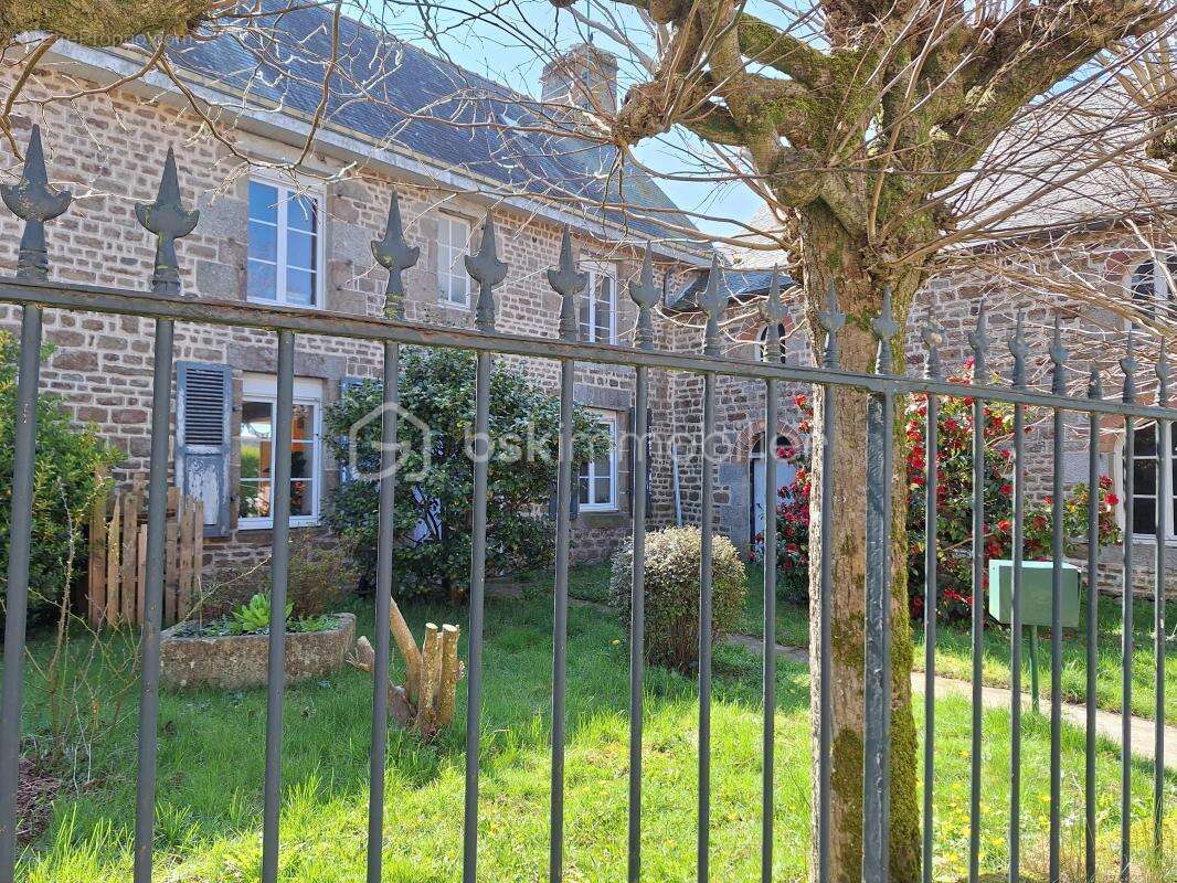 Maison à SAINT-BERTHEVIN-LA-TANNIERE