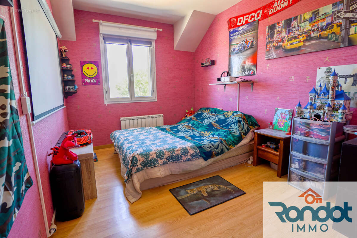 Maison à IS-SUR-TILLE