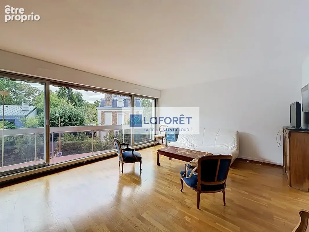 Appartement à LA CELLE-SAINT-CLOUD