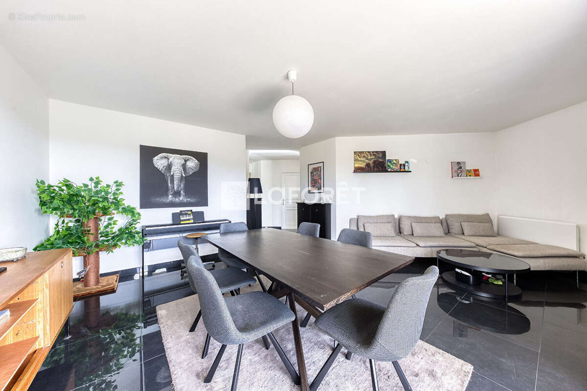 Appartement à PONTAULT-COMBAULT