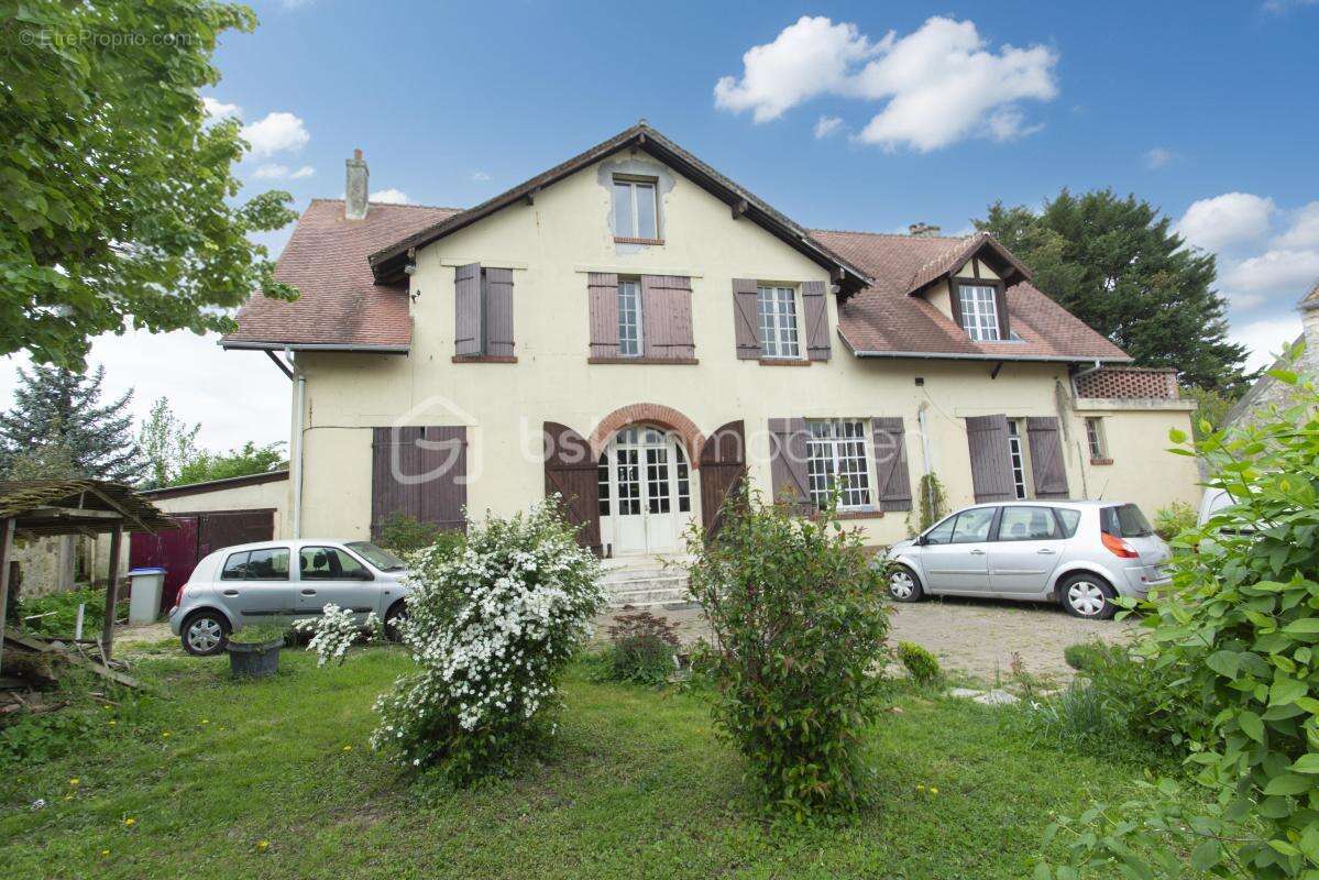Maison à SAVIGNY-LE-TEMPLE