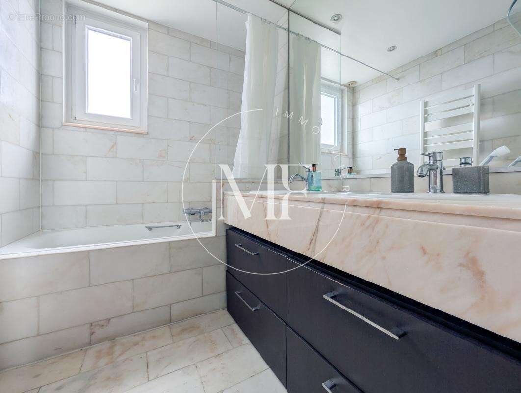 Appartement à SURESNES