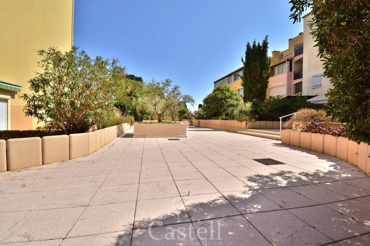 Magnifique appartement rénové en rez de jardin, à quelques pas du port.... - photo 17
