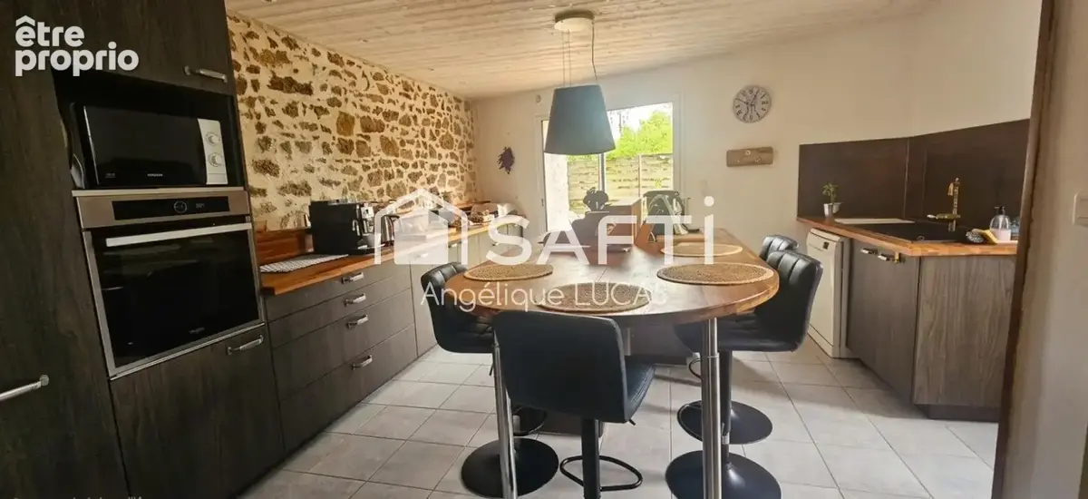 Photo 1 - Maison à LA CHAIZE-LE-VICOMTE