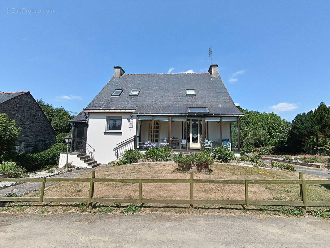 Maison à PLUSSULIEN