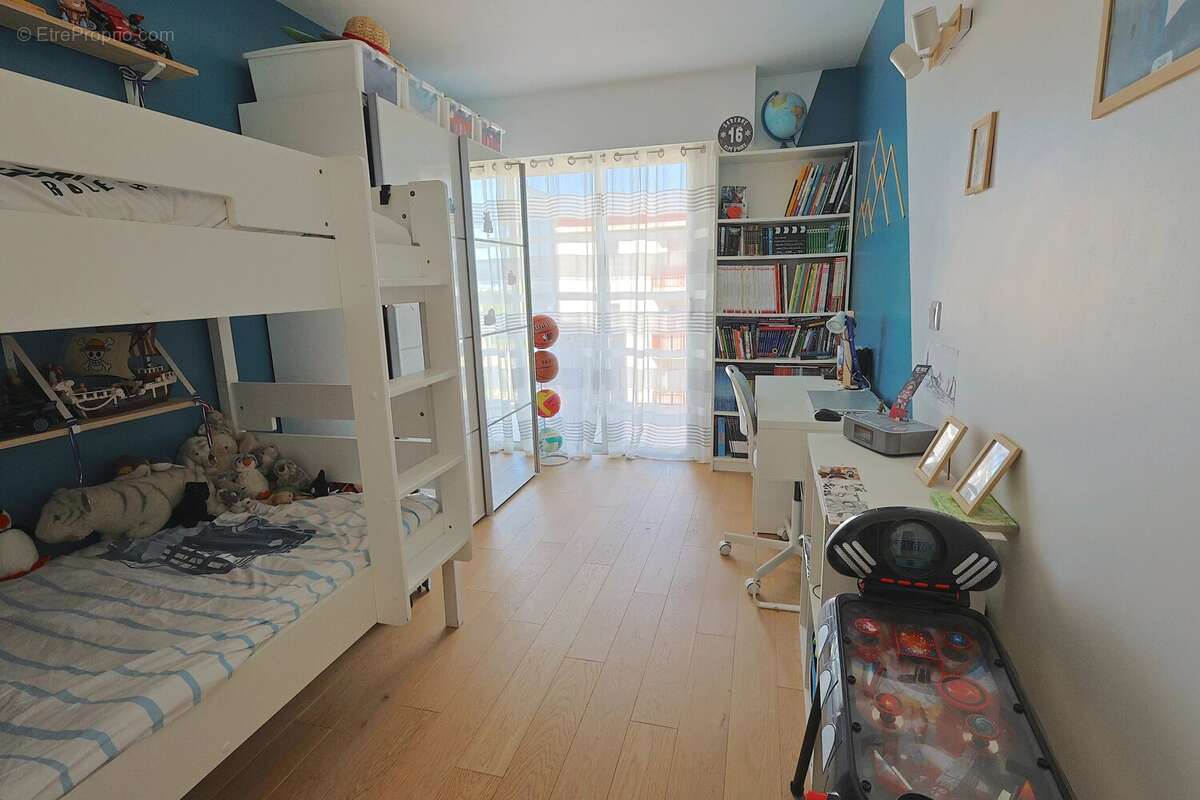 Superbe 3 pièces traversant avec terrasses, piscine et cadre de vie privilégié - photo 12