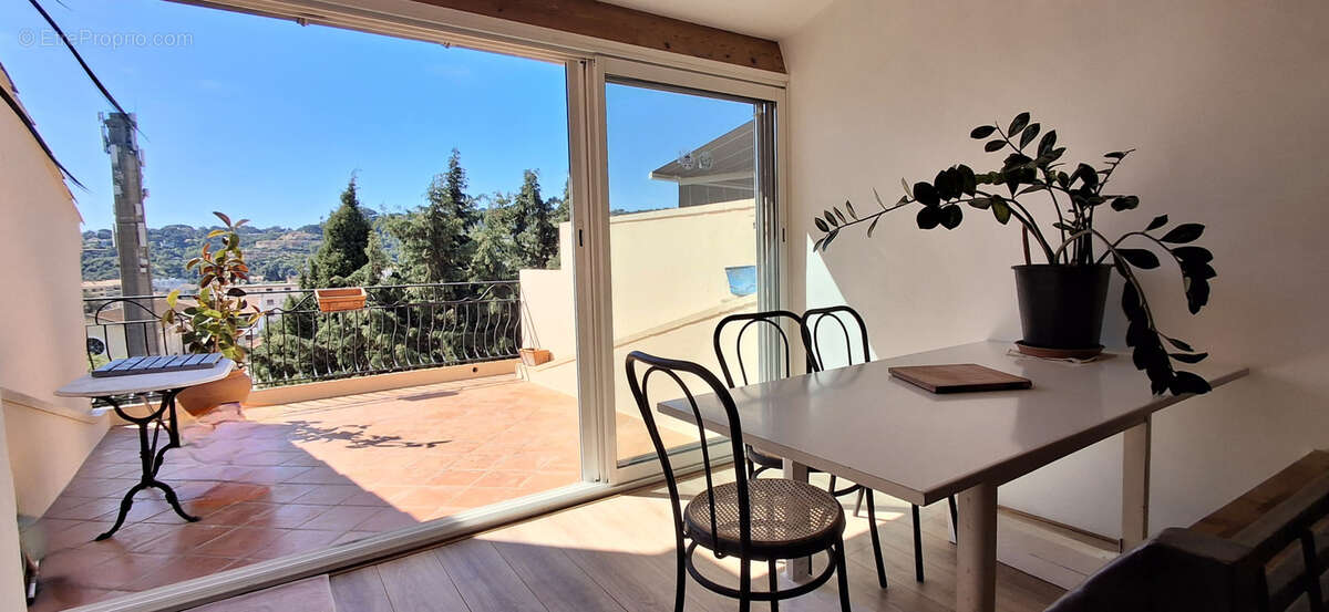 Appartement à VALLAURIS