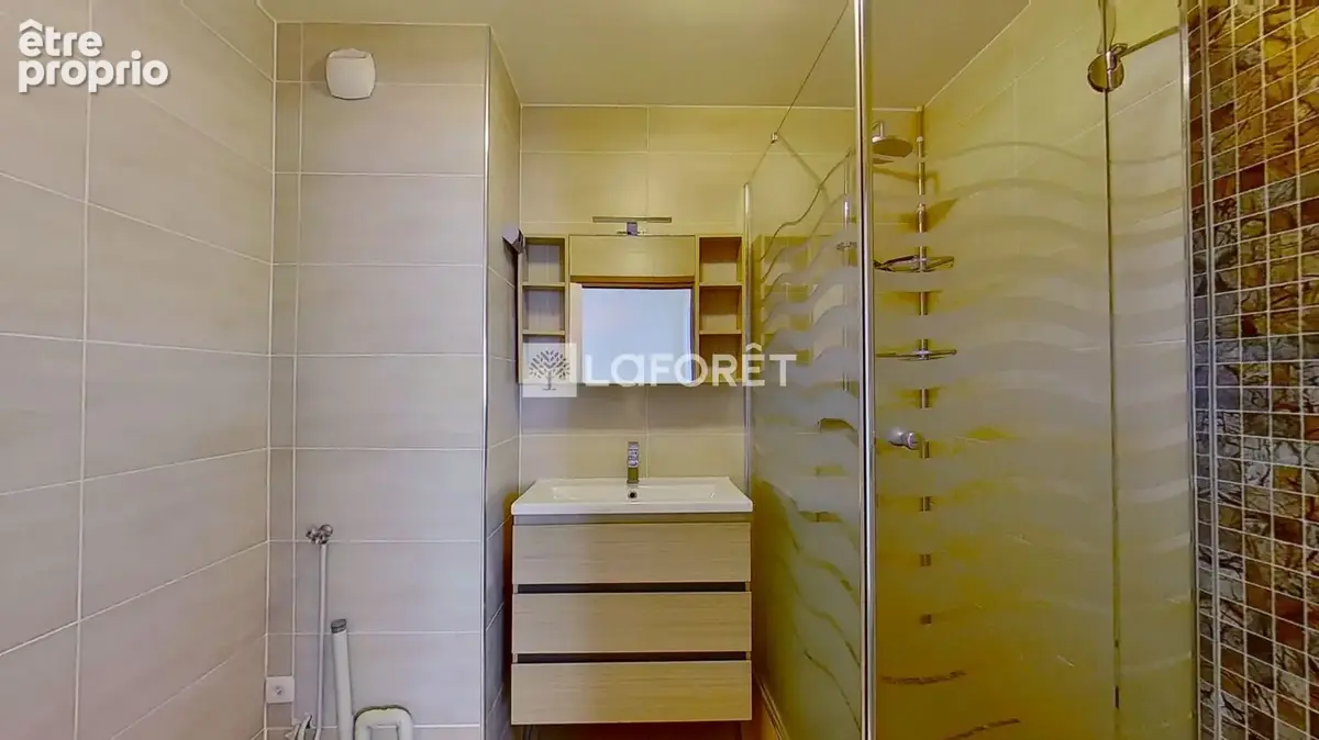 Proche Monplaisir - Appartement  T3 - Balcon - Garage double - photo 7