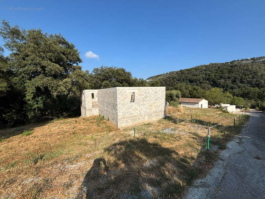 Peymeinade limite auribeau terrain de 3769 m2 avec permis pour maison plain-pied de 136 m2 a terminer et ruine - photo 5
