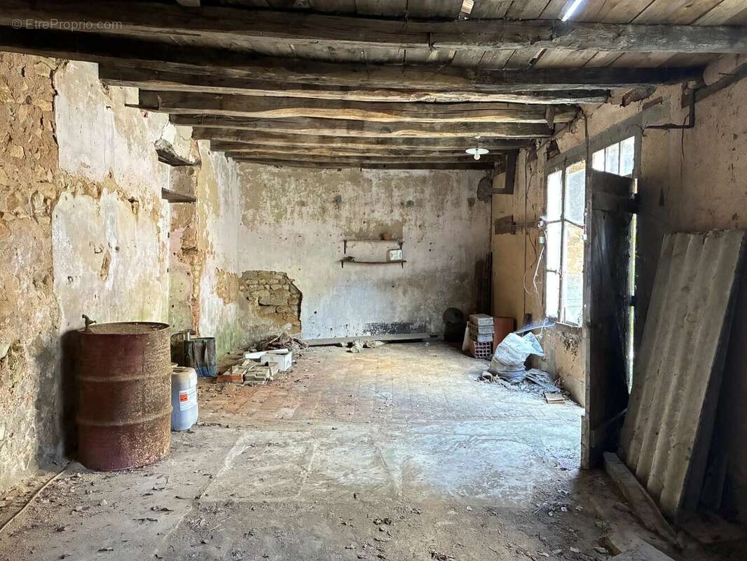 Maison de ville à rénover, dans le cœur de Montmorillon - photo 12