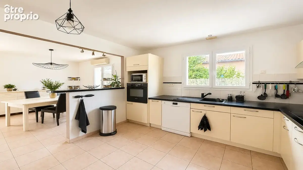 Maison T5 de plain-pied de 114 m² , proche commodités . - photo 11
