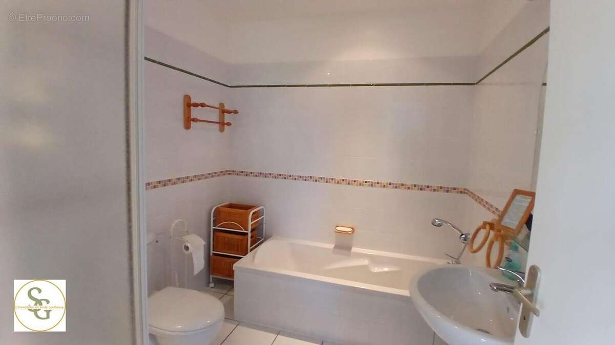   - Maison à CASTELNAU-DE-MONTMIRAL