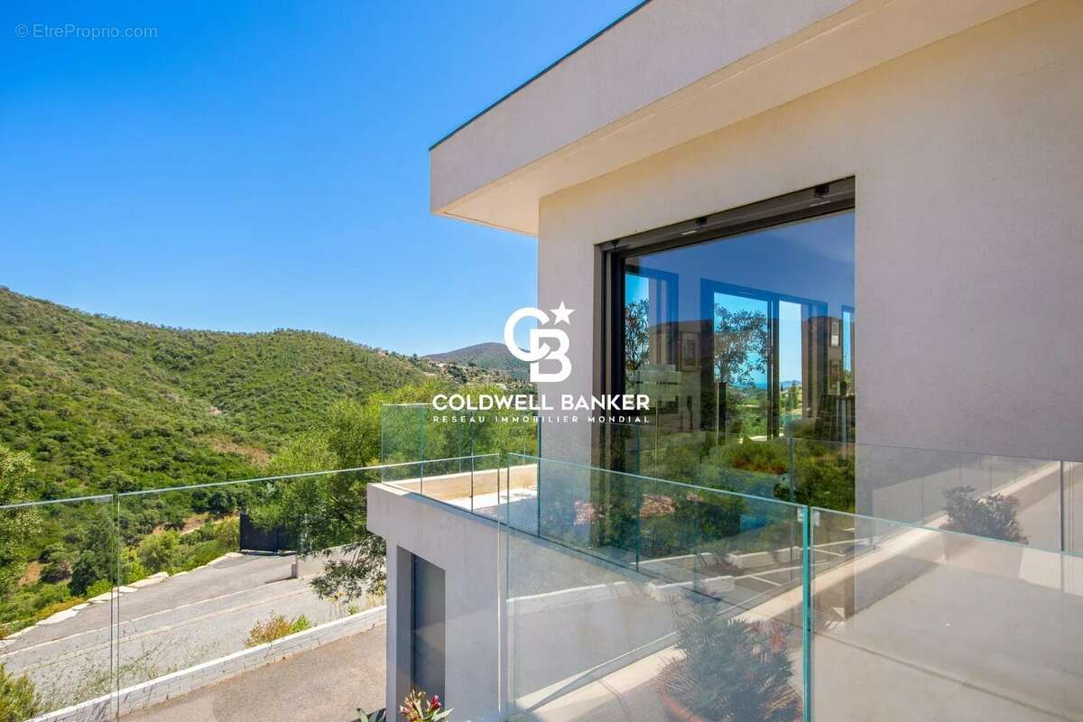 Villa contemporaine vue mer, Golf de Valcros - 83250 La Londe-les-Maures - photo 7