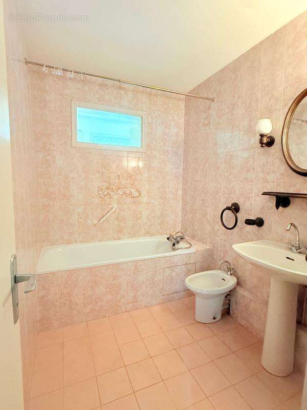 A vendre - appartement - t3 - loggia - cave - photo 4
