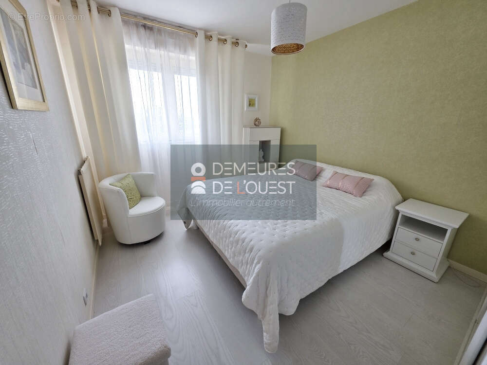 Appartement T2 - 63,50 m2 - 1 chambre - grand balcon - cave - un parking abrité - photo 10