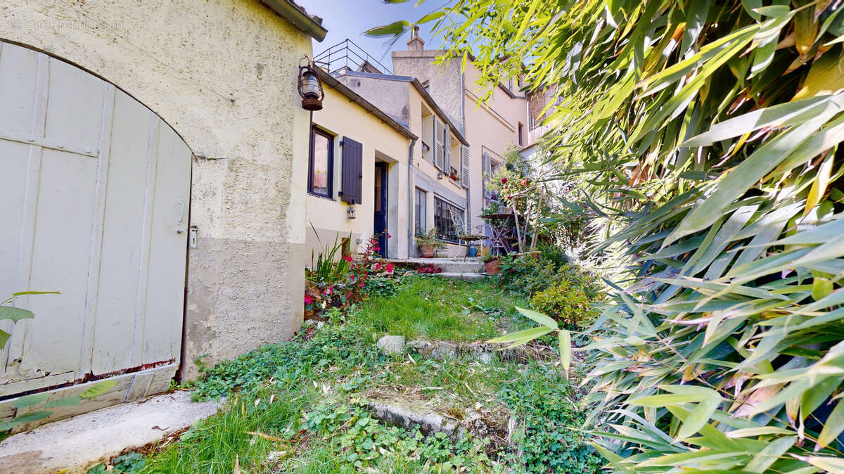 Maison à NEAUPHLE-LE-CHATEAU