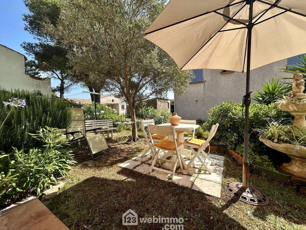 Un terrain plat et arboré - Maison à ROGLIANO