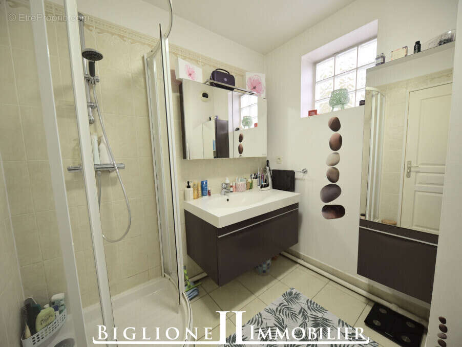 Appartement à VAUJOURS