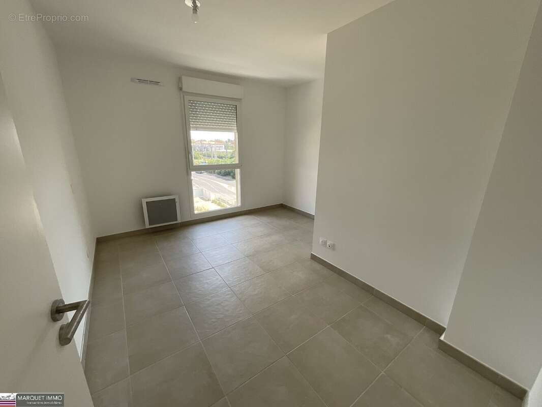APT T3 offrant 68 m² avec terrasse 29 m² et parking au 3° étage avec ascenseur... - photo 5