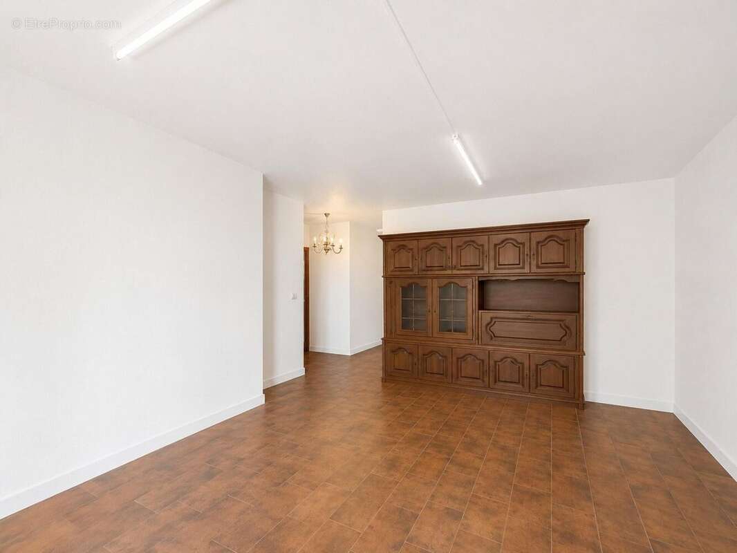 Commerce 225 m² à Joue-En-Charnie  - photo 3