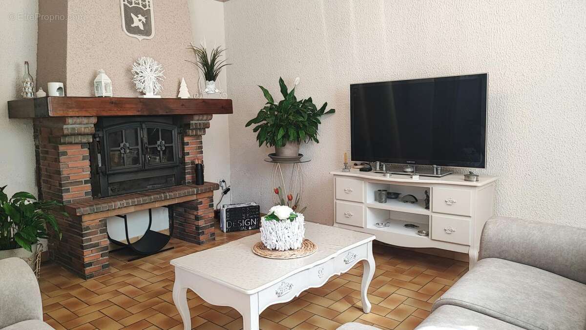 Maison à SAINT-LAURENT-DE-LA-SALANQUE