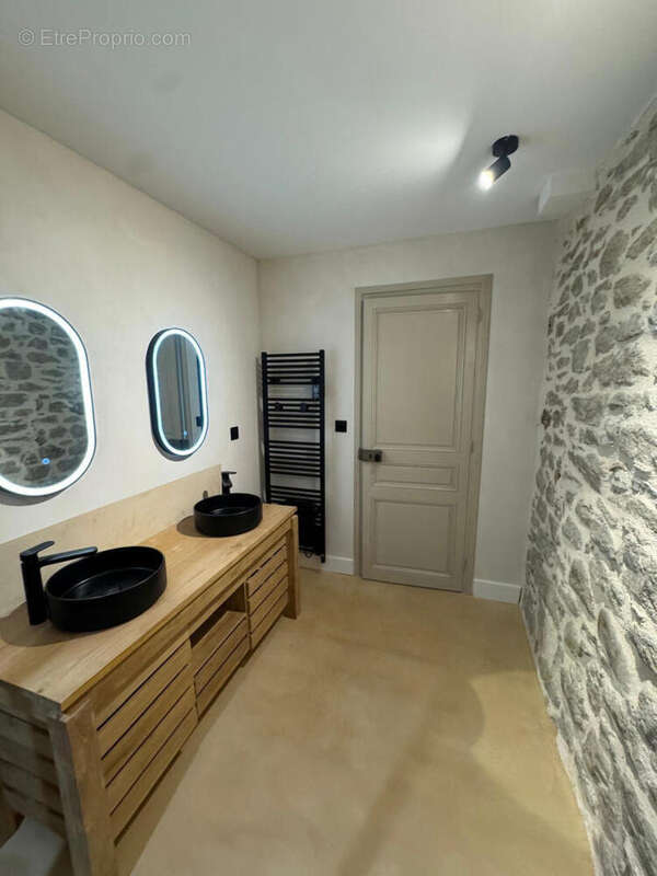 Salle de bain - Maison à BOUILHONNAC