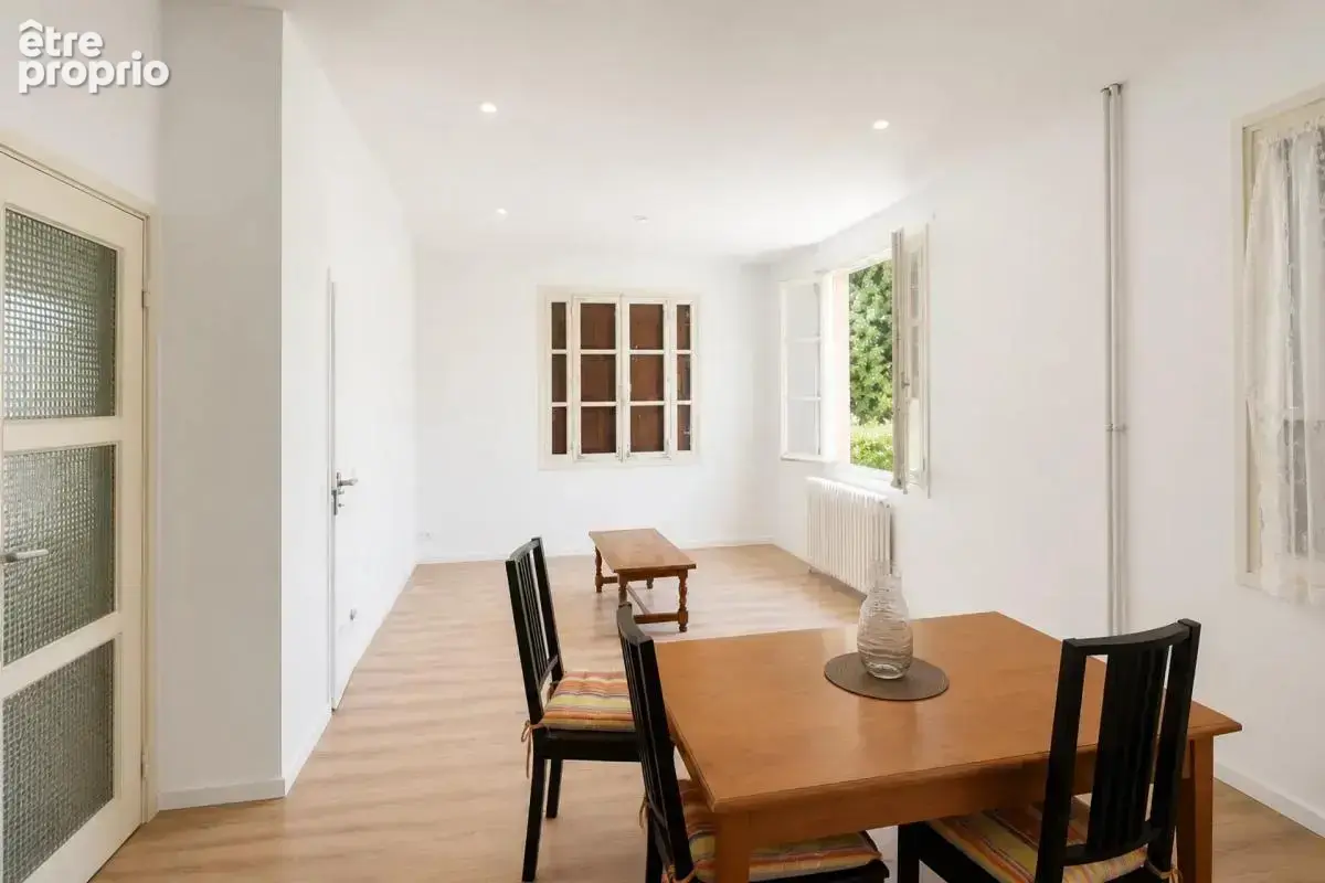 Grande maison familiale sur 968 m² avec double garage - photo 5
