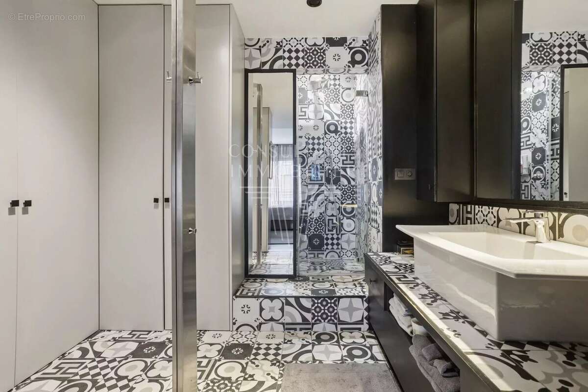 Appartement à NEUILLY-SUR-SEINE