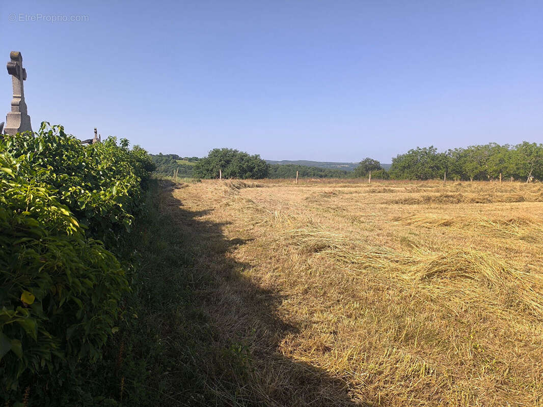 Terrain à LENTILLAC-SAINT-BLAISE