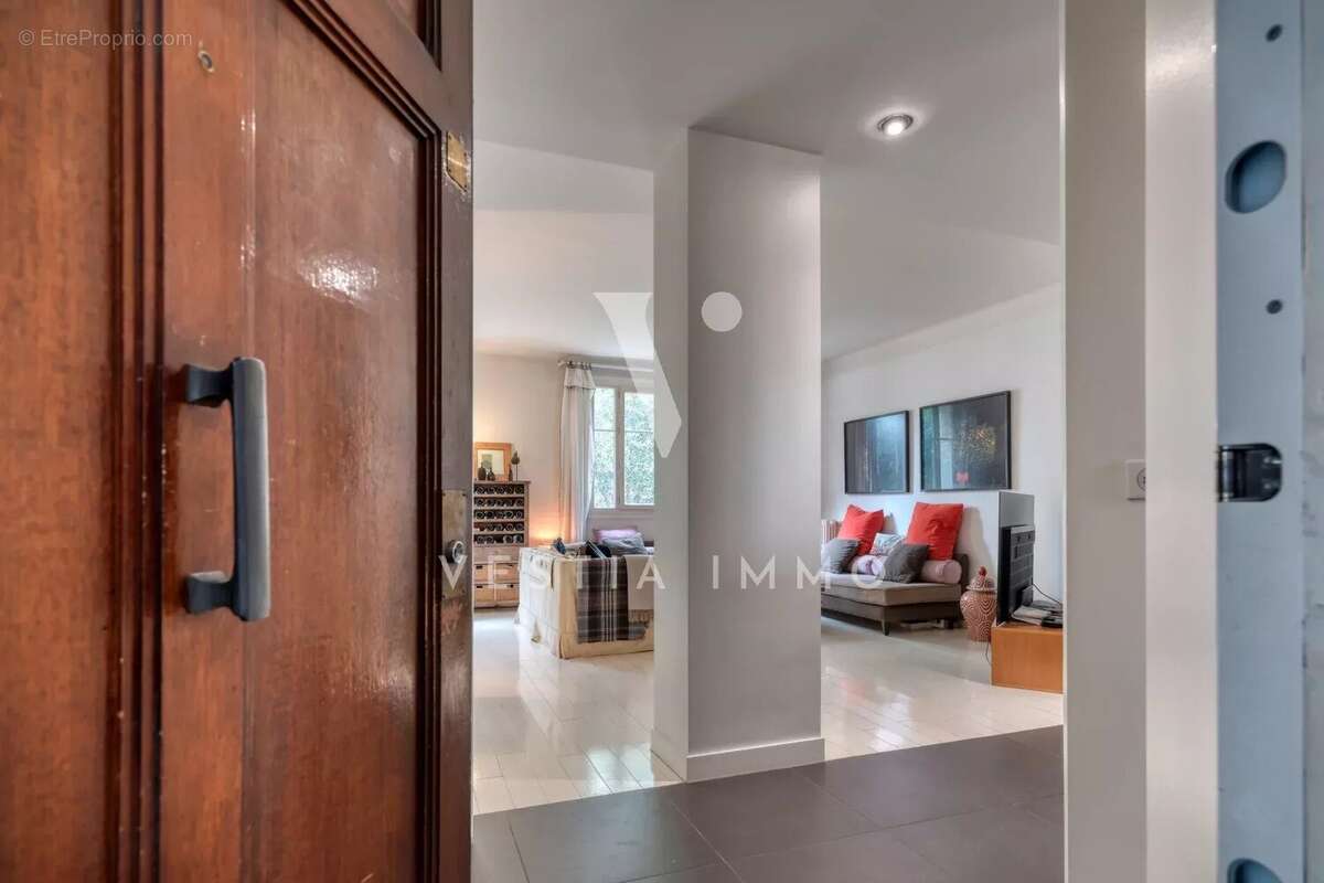 Appartement à LA GARENNE-COLOMBES