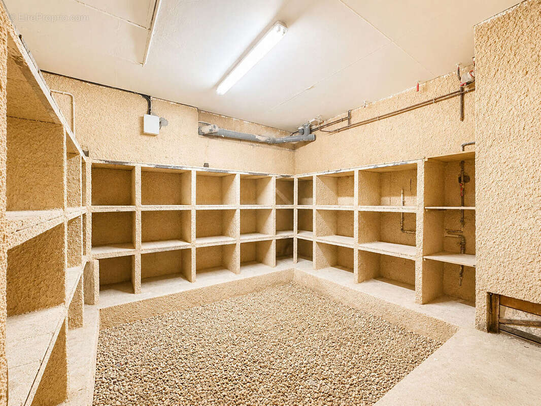 Hautes-Côtes - Maison familiale de 158 m2 - deux garages - deux terrasses - salle de bains et salle d'eau - poêle à granulé - 3  - photo 12