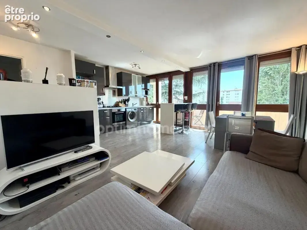 Appartement 4 pièces, 3 chambres / balcon / cave / parking / terrain de tennis - photo 5