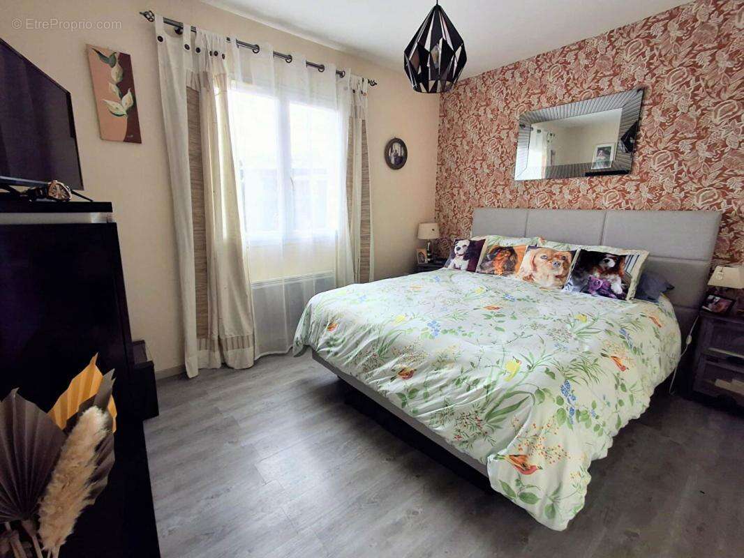 Maison à SAINT-CHRISTOLY-DE-BLAYE